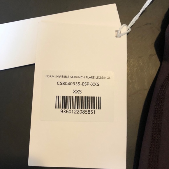 CROP SHOP BOUTIQUE FORM INVISIBLE SCRUNCH FLARE LEGGINGS - Picture 3 of 4